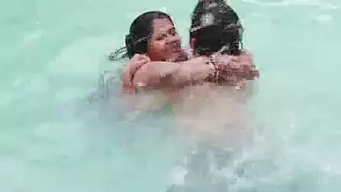 Hot sexy desi aunty showing assets in the pool