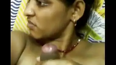 Indian slim house wife’s hot handjob session