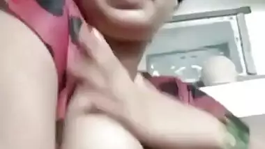 Desi CUteee wife cheeting hubby n showing boobs