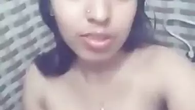 Hot selfie video of a Bhojpuri college girl