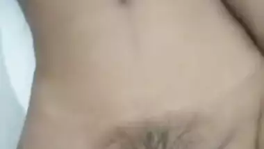 Slim webcam sweetie shows off her nude Desi body and hairy twat