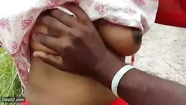 Desi girl boob's showing 