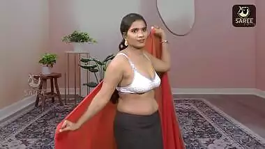 Horny booby aunty wearing sari showing huge cleavage and hot navel backless show