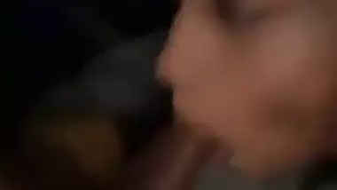 Cute Goa girl gives an Indian blowjob to her lover