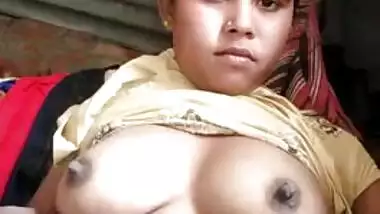 Desi village XXX girl showing her amazing big boobs on cam