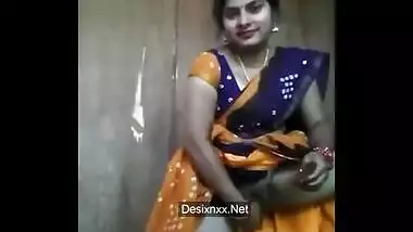 Desi aunty masturbating with the cucumber