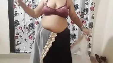 Hotty Naughty Indian Bhabhi Ready For A Party