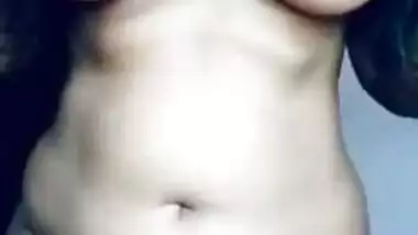 Sexy Lankan Girl Showing Her Boobs And Pussy