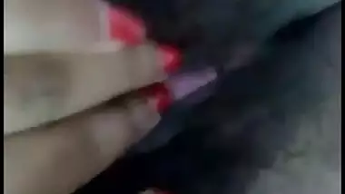 Beautiful Desi girl very hot fingering