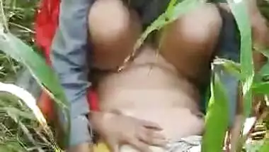 Mature lady fucking outdoor by muslim uncle