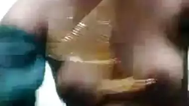 Tamil aunty stripped selfie video for Telugu aunty paramours