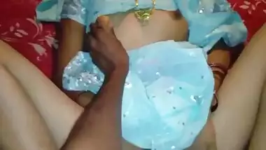 Desi Bhabhi giving blowjob at night time video taken by her lover has been leaked