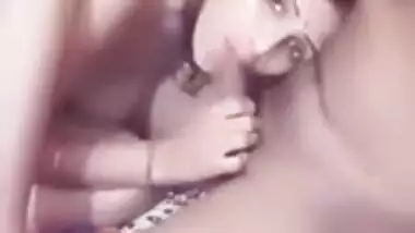 Husband drills wet slit of his young Desi wife for live XXX show