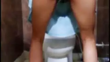 Hindi Audio - Sex with Indian teen age girl in public toilet