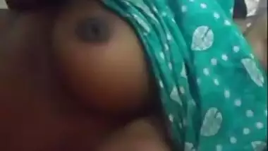 Hot XXX view of round nude breasts of amateur Desi webcam hottie