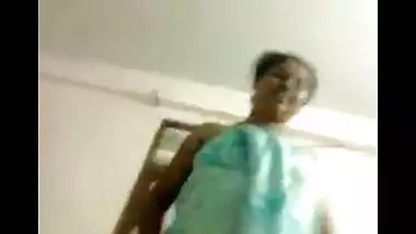 Big boobs desi bhabhi enjoys a quick fuck in her friends house