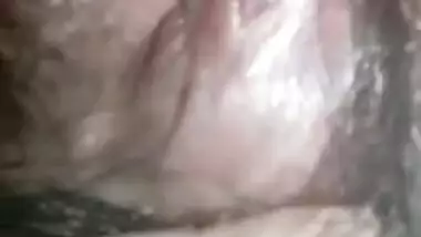 Indian girl has full lips and boobs to flash in her XXX broadcast