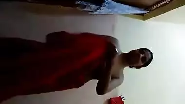 Sexy Desi Bhabhi Showing Her Nude