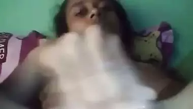 Horny girl fingering wet pussy in Srilankan sex
