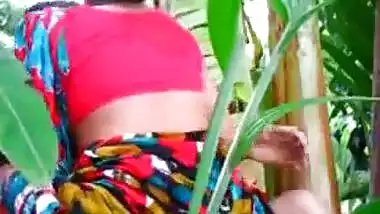 Horny aunty fucking a young boy in the farm