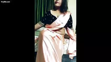 DESI INDIAN BUSTY BHABHI PICS VIDEOS