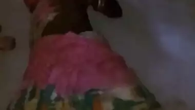 Adivasi lady getting her pussy exposed by lifting saree