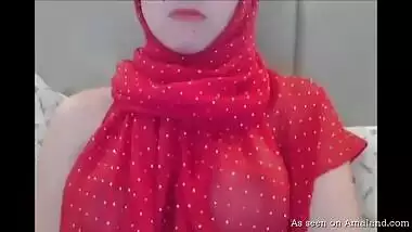 Cute Arab camgirl shows boobs.