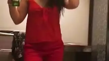 Hot Desi Girl Dancing On Daru Badnam Kardi