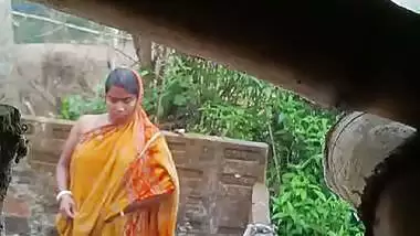 Village neighbor bhabhi outdoor nude bath