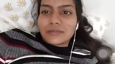 Tamil girl Showing Pussy