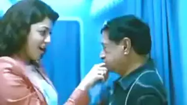 kajal agarwal hot kiss with old man unseen deleted clip