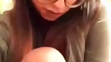 Desi girl fingering pussy