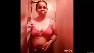 Desi bhabhi showing her nude boobs all clips full video