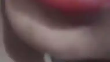 Busty Desi aunty plays with her wet chubby pussy on XXX cam