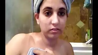 Punjabi big ass girl exposed during bath
