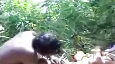 Indian couple makes a sextape in nature