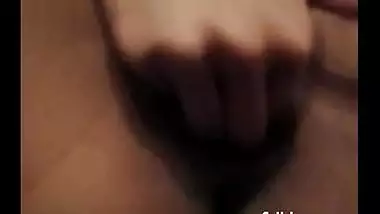 Arab aunty fingering herself closeup video clip!