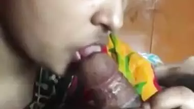 Desi aunty sucking lover cock