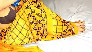 XXX slut in yellow sari gives her hairy pussy to the younger Desi man