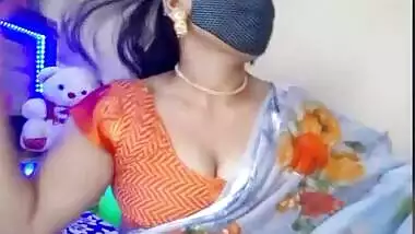 Sexy Bhabhi latest boobs show video