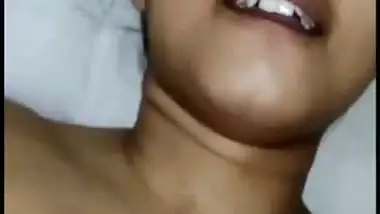 Girlfriend losing virginity in Hindi sex video