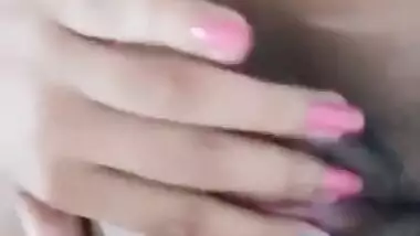 Beautiful Desi babe Fingering her Pussy