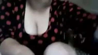 indian collegehowing her cute boobs