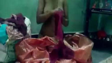 tamil aunty removing blouse