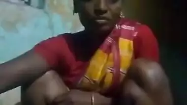 Today Exclusive- Bhabhi Showing Pussy