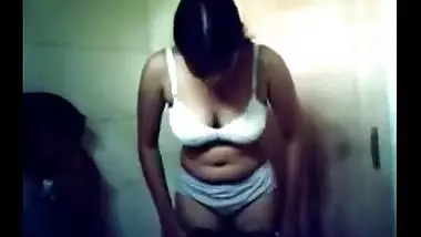 Bengaluru hot college girl exposed her naked figure on demand