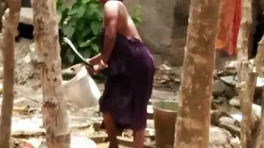 Indian Is Taking A Bath And Show Boobs And Big Ass