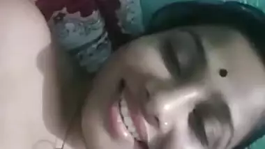 Desi girl dildoing horny pussy during call