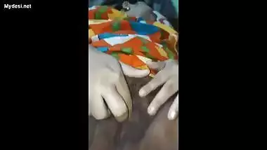 fat bhabhi fingering