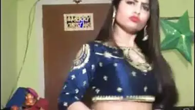 Priya new video ,Navel dance on song Bandh kamre mein pyar karenge